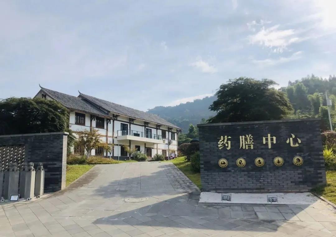 聚焦七彩|四川省委書記彭清華調(diào)研巴州區(qū)中藥材現(xiàn)代農(nóng)業(yè)園區(qū) 聚焦七彩|四川省委書記彭清華調(diào)研巴州區(qū)中藥材現(xiàn)代農(nóng)業(yè)園區(qū)