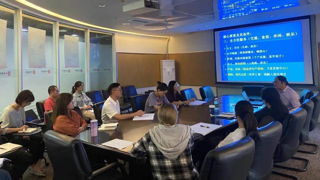 聚焦七彩|景區(qū)千景一面？朱廷樸談文旅產(chǎn)業(yè)如何打造爆款