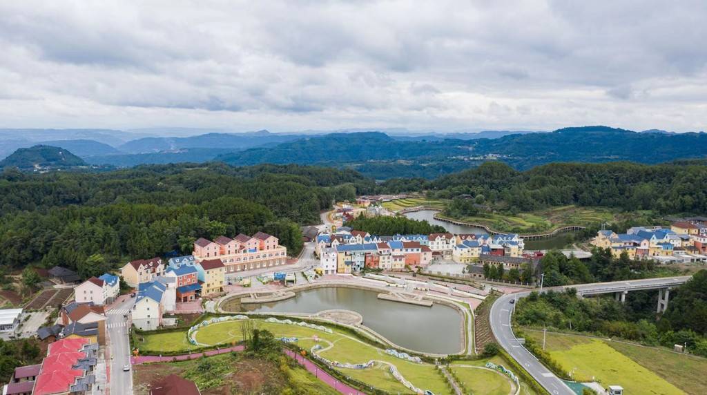 觀城·巴中 | “紅綠”相宜望巴山 